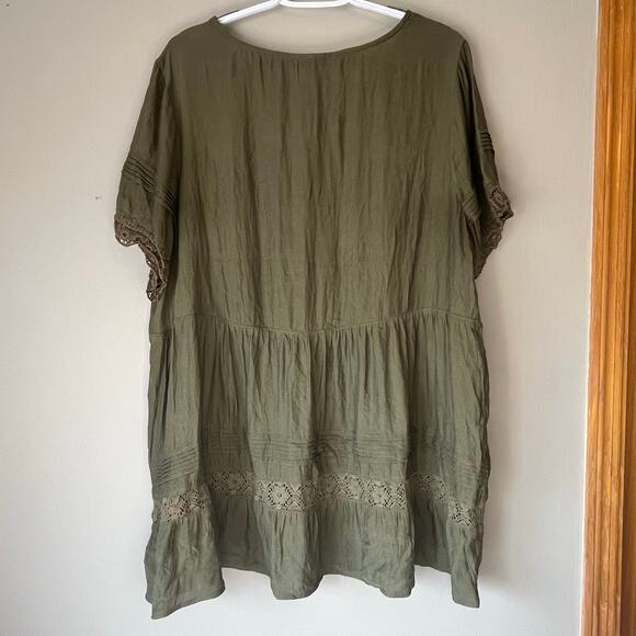 Torrid Olive Green Short Sleeve Blouse with Lace Design Size 2 - Picture 2 of 14